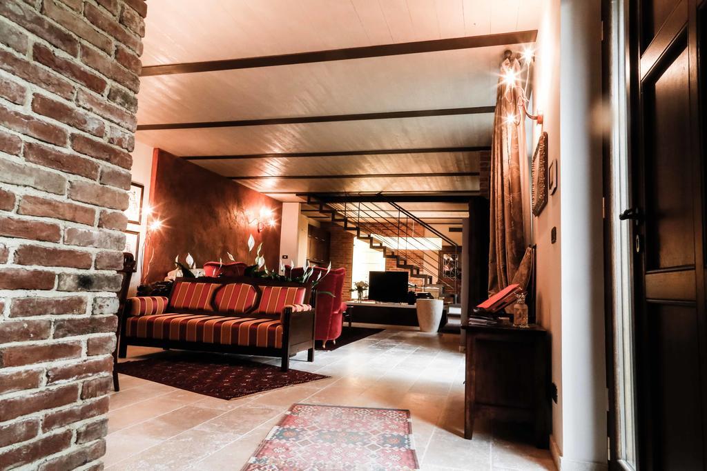 Bed and Breakfast Cascina Cortine Guarene Екстер'єр фото