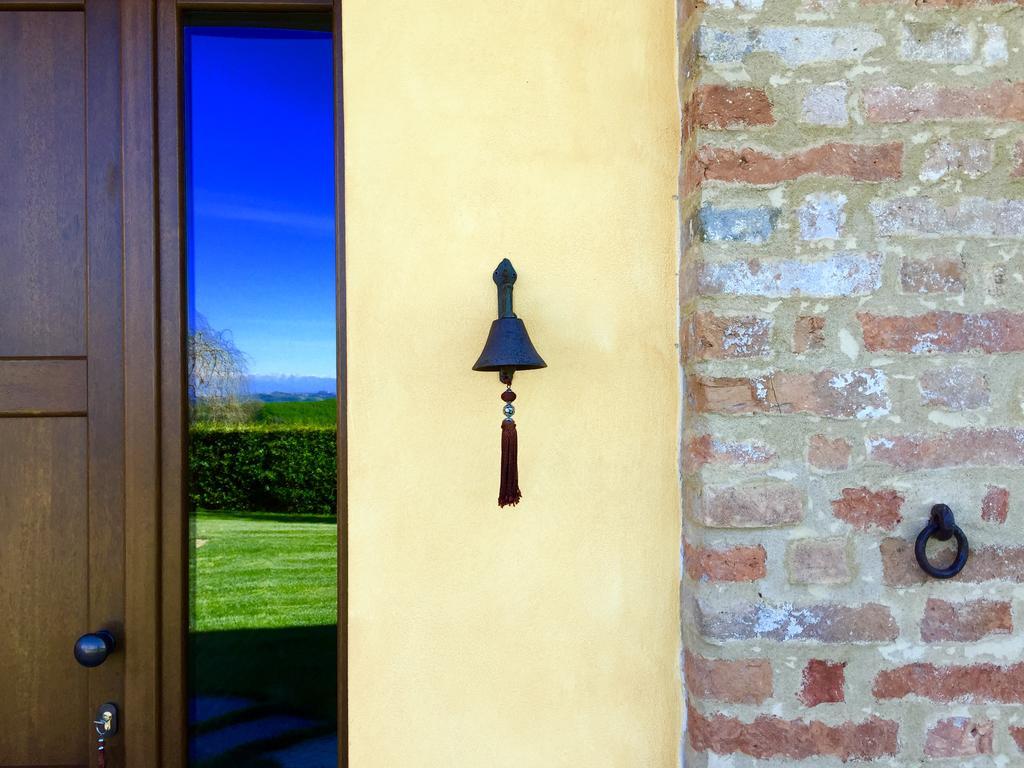 Bed and Breakfast Cascina Cortine Guarene Екстер'єр фото